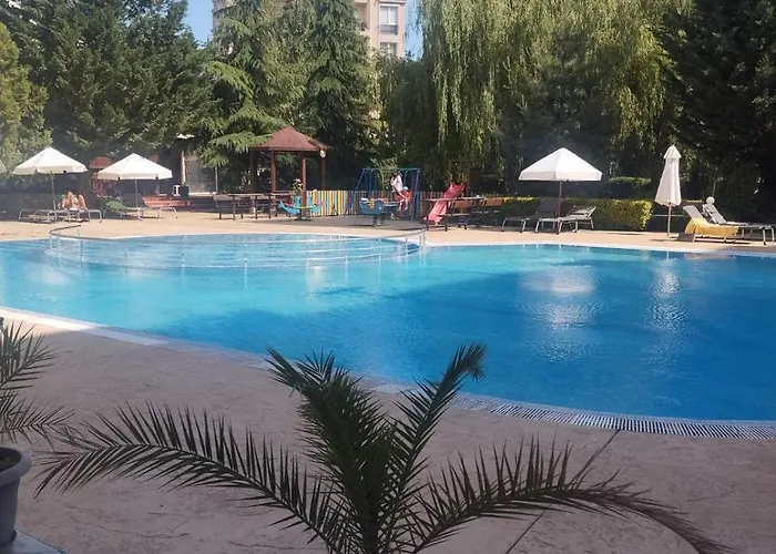 Compact With An Indoor Pool Near Cacao By Flаt Manаger 阳光海滩